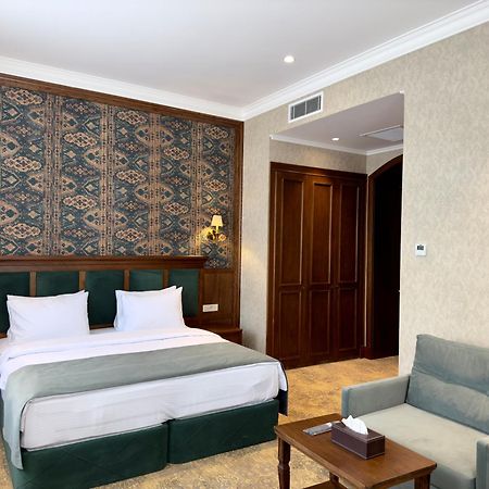 Midway Baku Hotel Exterior photo