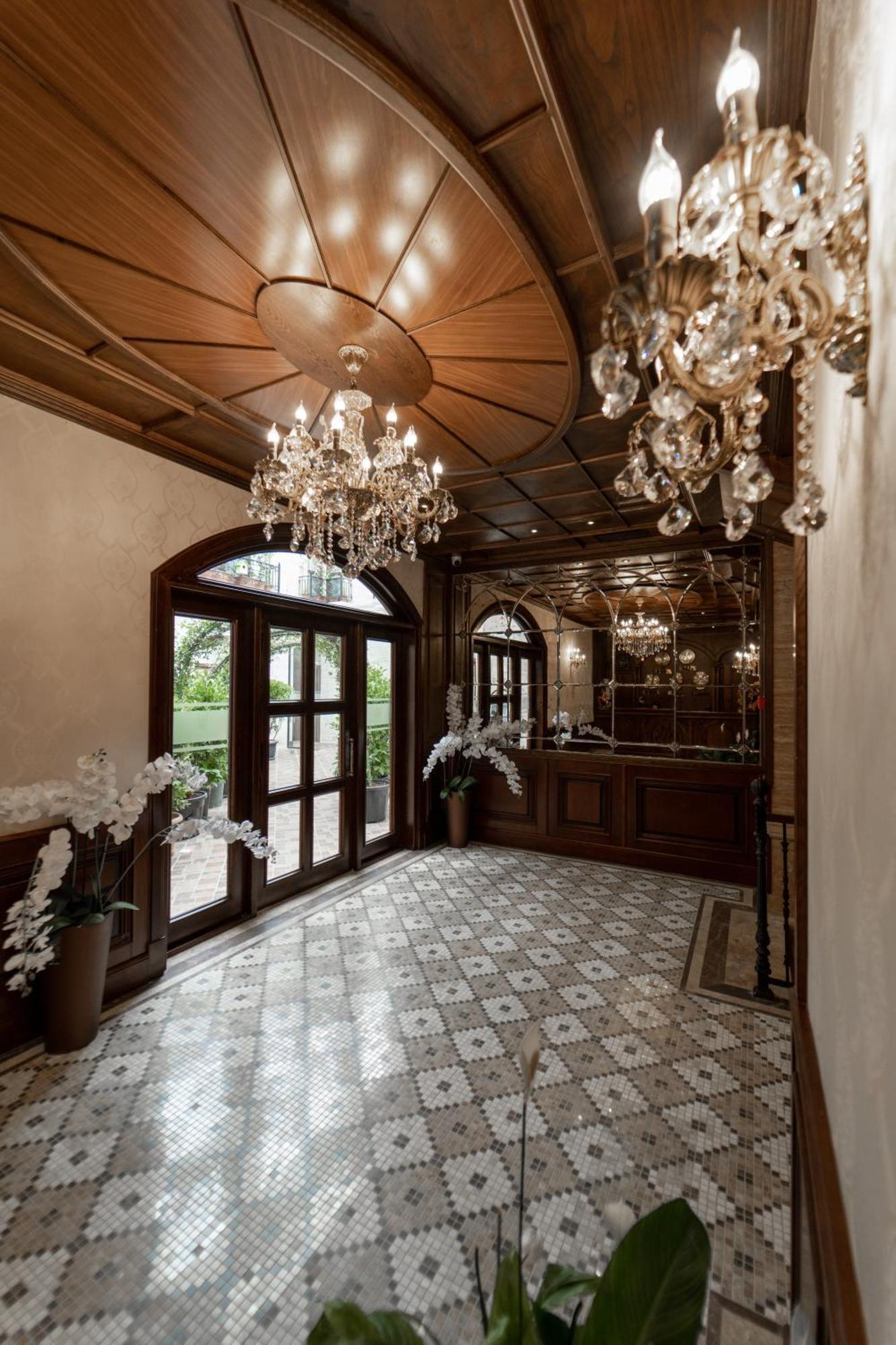 Midway Baku Hotel Exterior photo