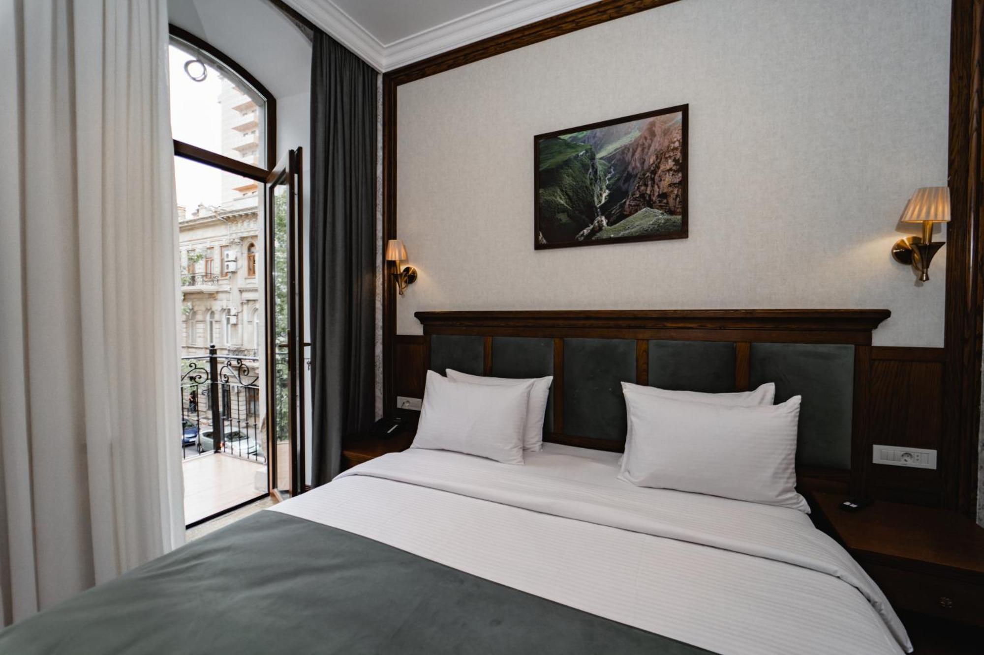 Midway Baku Hotel Exterior photo