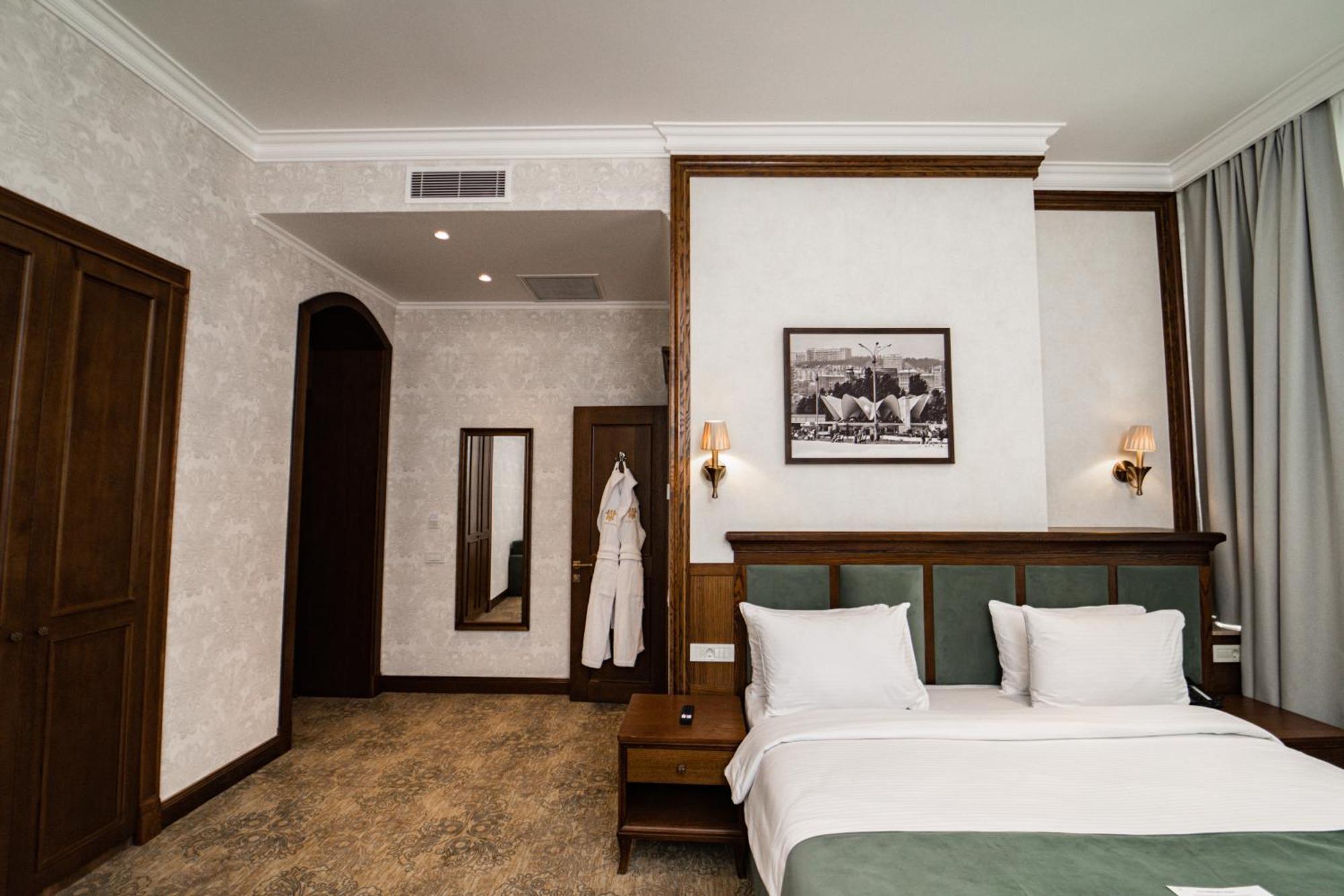 Midway Baku Hotel Exterior photo
