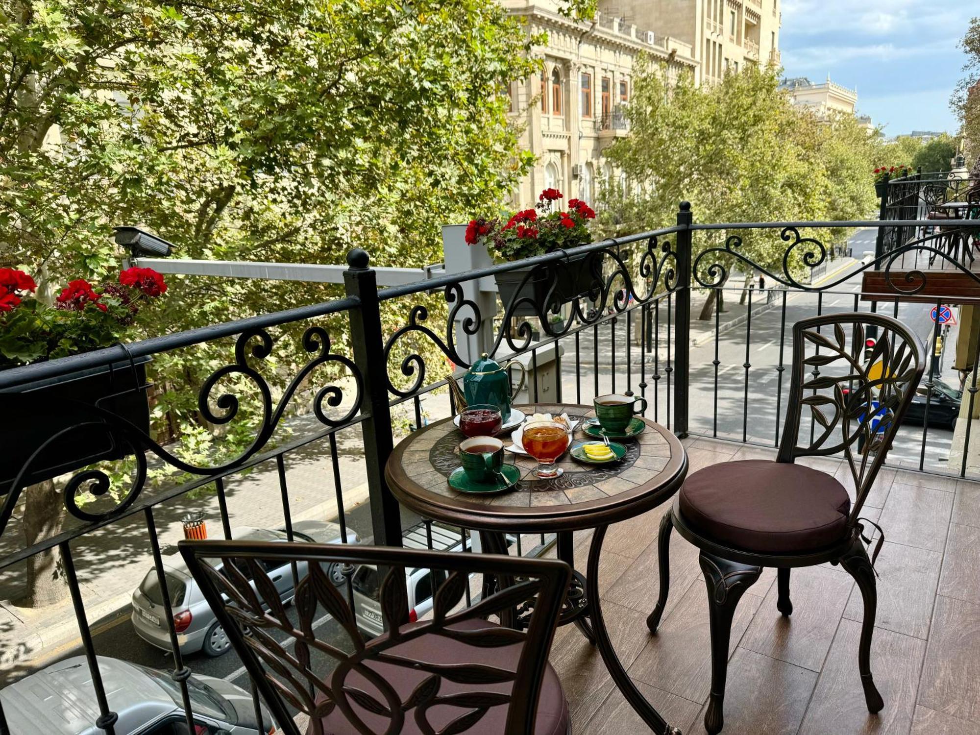 Midway Baku Hotel Exterior photo